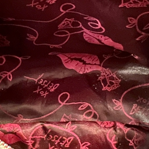 👜 Betsey Johnson Mini Barrel Purse w/ Surprise - Picture 4 of 10